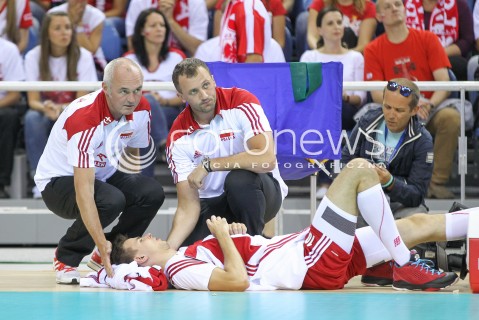  16.08.2014 KRAKOW ARENA<br />XII MEMORIAL HUBERTA JERZEGO WAGNERA<br />MECZ POLSKA - BULGARIA<br />N/Z MARIUSZ WLAZLY BOL URAZ KONTUZJA NOGA EMOCJE<br /> 