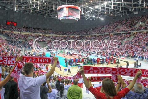  16.08.2014 KRAKOW ARENA<br />XII MEMORIAL HUBERTA JERZEGO WAGNERA<br />MECZ POLSKA - BULGARIA<br />N/Z HALA KRAKOW ARENA WIDOK VIEW KIBICE DOPING MAZUREK DABROWSKIEGO EMOCJE WNETRZE FLAGI FLAGA SZALIK<br /> 