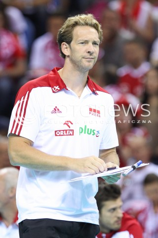  17.08.2014 KRAKOW ARENA<br />XII MEMORIAL HUBERTA JERZEGO WAGNERA<br />MECZ POLSKA - CHINY<br />N/Z STEPHANE ANTIGA - TRENER ( HEAD COACH ) SYLWETKA <br /> 