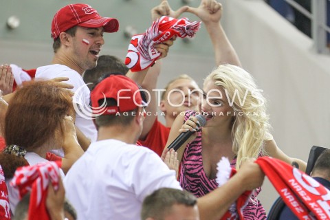  18.08.2014 KRAKOW ARENA<br />XII MEMORIAL HUBERTA JERZEGO WAGNERA<br />MECZ POLSKA - ROSJA ( MATCH POLAND - RUSSIA ) <br />N/Z MARGARET ( MALGORZATA JAMROZY ) PIOSENKARKA SPIEWA NAGRYWA TELEDYSK Z KIBICAMI<br /> 