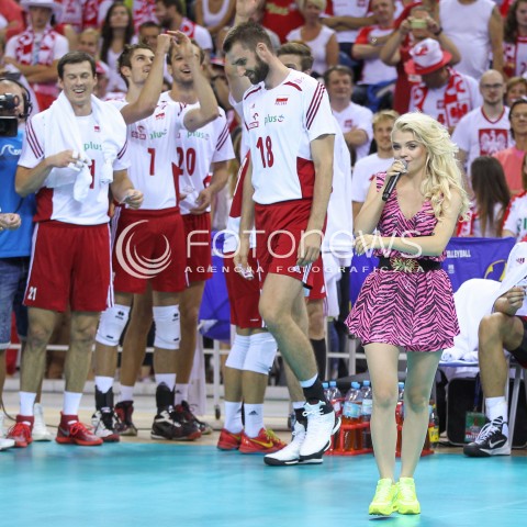  18.08.2014 KRAKOW ARENA<br />XII MEMORIAL HUBERTA JERZEGO WAGNERA<br />MECZ POLSKA - ROSJA ( MATCH POLAND - RUSSIA ) <br />N/Z MARGARET ( MALGORZATA JAMROZY ) SPIEWA NA BOISKU Z SIATKARZAMI RAFAL BUSZEK MARCIN MOZDZONEK KAROL KLOS<br /> 