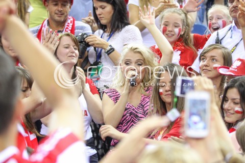  18.08.2014 KRAKOW ARENA<br />XII MEMORIAL HUBERTA JERZEGO WAGNERA<br />MECZ POLSKA - ROSJA ( MATCH POLAND - RUSSIA ) <br />N/Z MARGARET ( MALGORZATA JAMROZY )  - PIOSENKARKA - NAGRYWA TELEDYSK Z KIBICAMI<br /> 