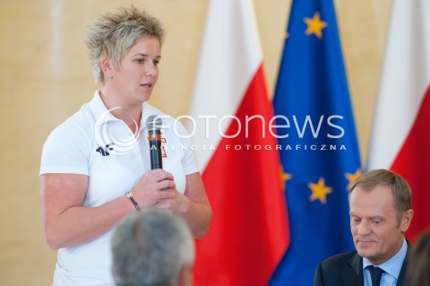  18.08.2014 WARSZAWA<br />SPOTKANIE PREMIERA Z LEKKOATLETAMI<br />N/Z ANITA WLODARCZYK PREMIER RP DONALD TUSK<br /> 