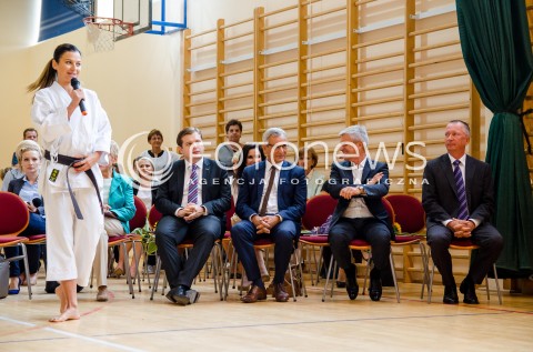  01.09.2014 WARSZAWA<br />
UROCZYSTE ROZPOCZECIE ROKU SZKOLNEGO Z UDZIALEM MINISTRA SPORTU I TURYSTYKI ANDRZEJEM BIERNATEM <br />
N/Z MINISTER SPORTU I TURYSTYKI ANDRZEJ BIERNAT ANNA LEWANDOWSKA<br />
 