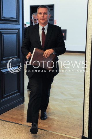  09.09.2014 WARSZAWA<br />POSIEDZENIE RADY MINISTROW<br />N/Z MINISTER OBRONY NARODOWEJ TOMASZ SIEMONIAK<br /> 