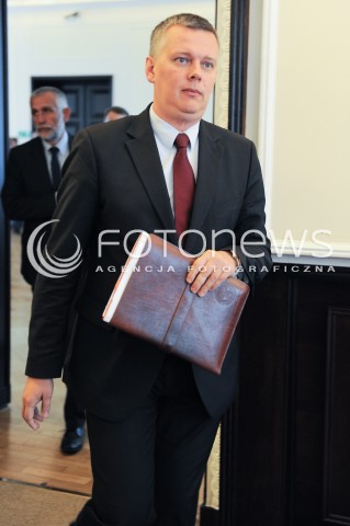  09.09.2014 WARSZAWA<br />POSIEDZENIE RADY MINISTROW<br />N/Z MINISTER OBRONY NARODOWEJ TOMASZ SIEMONIAK<br /> 
