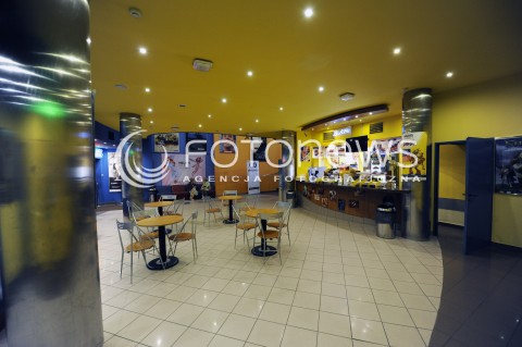  10.09.2014 WARSZAWA<br />
KINO FEMINA JUZ ZA KILKA DNI MA ZOSTAC ZAMKNIETE A W JEGOMIEJSCE W CENTRUM WARSZAWY POWSTANIE SKLEP BIEDRONKA<br />
N/Z HALL POCZEKALNIA<br />
 