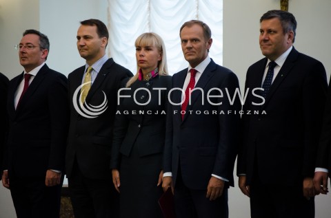  11.09.2014 WARSZAWA PREMIER DONALD TUSK SKLADA DYMISJE RZADU NA RECE PREZYDENTA RP BRONISLAWA KOMOROWSKIEGO N/Z JANUSZ PIECHOCINSKICH DONALD TUSK ELZBIETA BIENKOWSKA RADOSLAW SIKORSKI BARTLOMIEJ SIENKIEWICZ  