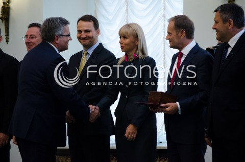  11.09.2014 WARSZAWA PREMIER DONALD TUSK SKLADA DYMISJE RZADU NA RECE PREZYDENTA RP BRONISLAWA KOMOROWSKIEGO N/Z PREZYDENT RP BRONISLAW KOMOROWSKI JANUSZ PIECHOCINSKI DONALD TUSK ELZBIETA BIENKOWSKA RADOSLAW SIKORSKI  