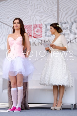  14.09.2014 WARSZAWA PIERWSZY CHARYTATYWNY BIEG W SUKNIACH SLUBNYCH  N/Z JOANNA JABLCZYNSKA   