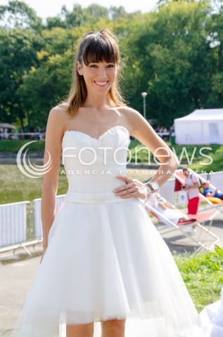  14.09.2014 WARSZAWA PIERWSZY CHARYTATYWNY BIEG W SUKNIACH SLUBNYCH  N/Z DOROTA CZAJA  