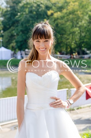  14.09.2014 WARSZAWA PIERWSZY CHARYTATYWNY BIEG W SUKNIACH SLUBNYCH  N/Z DOROTA CZAJA  