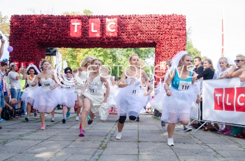  14.09.2014 WARSZAWA PIERWSZY CHARYTATYWNY BIEG W SUKNIACH SLUBNYCH  N/Z BIEG UCZESTNICZKI START   