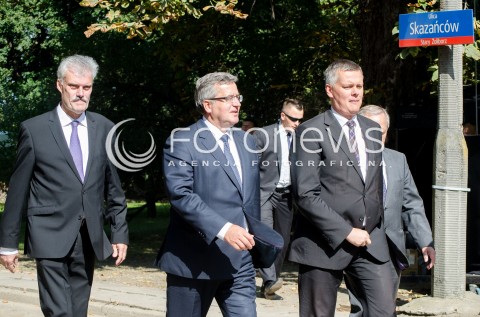  17.09.2014 WARSZAWA UROCZYSTOSC W 75 ROCZNICE AGRESJI SOWIECKIEJ NA POLSCE W CYTADELI WARSZAWSKIEJ N/Z PREZYDENT RP BRONISLAW KOMOROWSKI MINISTER OBRONY NARODOWEJ TOMASZ SIEMONIAK  