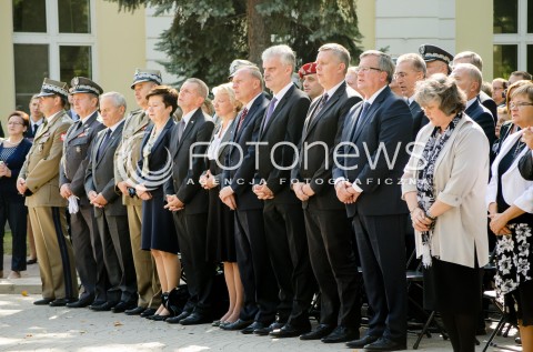  17.09.2014 WARSZAWA UROCZYSTOSC W 75 ROCZNICE AGRESJI SOWIECKIEJ NA POLSCE W CYTADELI WARSZAWSKIEJ N/Z PREZYDENT RP BRONISLAW KOMOROWSKI MINISTER OBRONY NARODOWEJ TOMASZ SIEMONIAK DYREKTOR MUZEUM KATYNSKIEGO ZBIGNIEW WAWER PREZYDENT MIASTA WARSZAWA HANNA GRONKIEWICZ WALTZ  