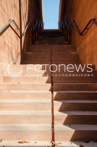  17.09.2014 WARSZAWA UROCZYSTOSC W 75 ROCZNICE AGRESJI SOWIECKIEJ NA POLSCE W CYTADELI WARSZAWSKIEJ N/Z OTWARCIE PIERWSZEJ CZESCI MUZEUM KATYNSKIEGO SCHODY PROWADZACE DO MUZEUM  