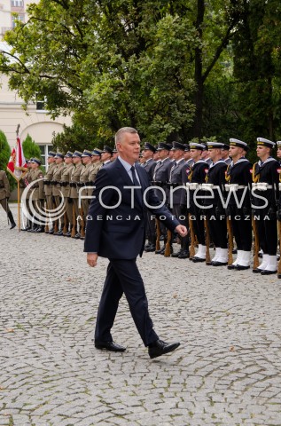  19.09.2014 WARSZAWA SPOTKANIE MINISTRA OBRONY NARODOWEJ POLSKI TOMASZA SIEMONIAKA Z MINISTREM OBRONY UKRAINY GENERALEM VALERIYEM HELETEYEM N/Z MINISTER OBRONY NARODOWEJ RP TOMASZ SIEMONIAK  