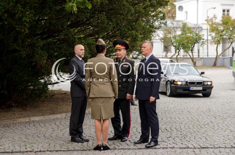  19.09.2014 WARSZAWA SPOTKANIE MINISTRA OBRONY NARODOWEJ POLSKI TOMASZA SIEMONIAKA Z MINISTREM OBRONY UKRAINY GENERALEM VALERIYEM HELETEYEM N/Z MINISTER OBRONY NARODOWEJ RP TOMASZ SIEMONIAK MINISTER OBRONY UKRAINY VALERIY HELETEY  