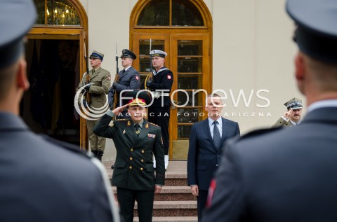  19.09.2014 WARSZAWA SPOTKANIE MINISTRA OBRONY NARODOWEJ POLSKI TOMASZA SIEMONIAKA Z MINISTREM OBRONY UKRAINY GENERALEM VALERIYEM HELETEYEM N/Z MINISTER OBRONY NARODOWEJ RP TOMASZ SIEMONIAK MINISTER OBRONY UKRAINY VALERIY HELETEY  