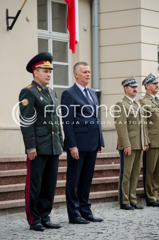  19.09.2014 WARSZAWA SPOTKANIE MINISTRA OBRONY NARODOWEJ POLSKI TOMASZA SIEMONIAKA Z MINISTREM OBRONY UKRAINY GENERALEM VALERIYEM HELETEYEM N/Z MINISTER OBRONY NARODOWEJ RP TOMASZ SIEMONIAK MINISTER OBRONY UKRAINY VALERIY HELETEY  