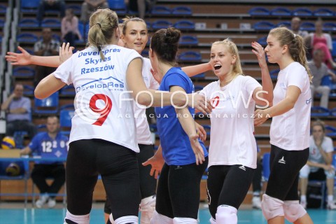  19.09.2014 RZESZOW <br />SIATKOWKA<br />TURNIEJ ZESPOLOW ORLENLIGI PRZED SEZONEM 2014/2015<br />MECZ DEVELOPRES SKYRES RZESZOW - MUSZYNIANKA MUSZYNA<br />N/Z PAULA SZEREMETA KAROLINA FILIPOWICZ RADOSC EMOCJE <br /> 