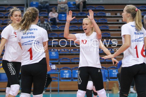  19.09.2014 RZESZOW <br />SIATKOWKA<br />TURNIEJ ZESPOLOW ORLENLIGI PRZED SEZONEM 2014/2015<br />MECZ DEVELOPRES SKYRES RZESZOW - MUSZYNIANKA MUSZYNA<br />N/Z KAROLINA FILIPOWICZ RADOSC EMOCJE <br /> 