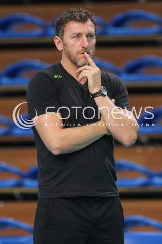  19.09.2014 RZESZOW <br />SIATKOWKA<br />TURNIEJ ZESPOLOW ORLENLIGI PRZED SEZONEM 2014/2015<br />MECZ KSZO OSTROWIEC SWIETOKRZYSKI - PALAC BYDGOSZCZ<br />N/Z DARIUSZ PARKITNY - TRENER ( HEAD COACH ) SYLWETKA<br /> 