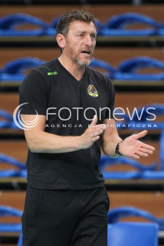  19.09.2014 RZESZOW <br />SIATKOWKA<br />TURNIEJ ZESPOLOW ORLENLIGI PRZED SEZONEM 2014/2015<br />MECZ KSZO OSTROWIEC SWIETOKRZYSKI - PALAC BYDGOSZCZ<br />N/Z DARIUSZ PARKITNY - TRENER ( HEAD COACH ) SYLWETKA<br /> 