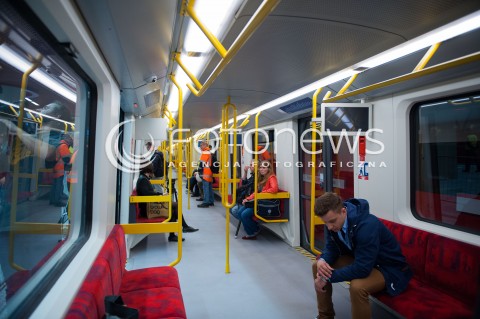  28.09.2014 WARSZAWA<br />PRZEJAZD POCIAGIEM INSPIRO TRASA CENTRALNEGO ODCINKA II LINII METRA<br />N/Z WNETRZE POCIAG INSPIRO<br /> 