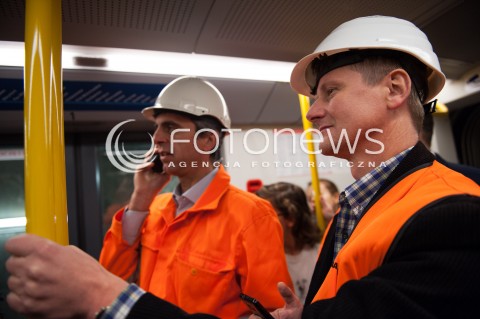  28.09.2014 WARSZAWA<br />PRZEJAZD POCIAGIEM INSPIRO TRASA CENTRALNEGO ODCINKA II LINII METRA<br />N/Z BUDOWNICZY METRA INZYNIEROWIE<br /> 