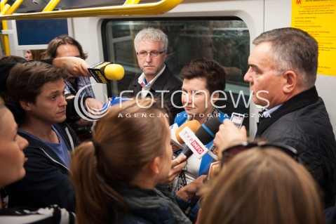  28.09.2014 WARSZAWA<br />PRZEJAZD POCIAGIEM INSPIRO TRASA CENTRALNEGO ODCINKA II LINII METRA<br />N/Z JACEK WOJCIECHOWICZ HANNA GRONKIEWICZ WALTZ PREZES METRA WARSZAWSKIEGO JERZY LEJK<br /> 