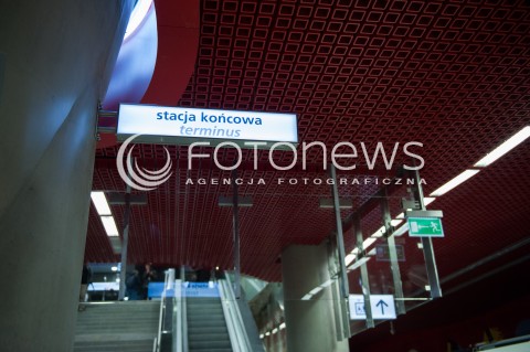  28.09.2014 WARSZAWA<br />PRZEJAZD POCIAGIEM INSPIRO TRASA CENTRALNEGO ODCINKA II LINII METRA<br />N/Z TABLICA NAPIS STACJA KONCOWA<br /> 