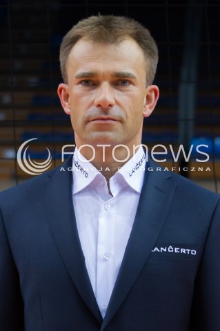  29.09.2014 RZESZOW <br />SESJA ZDJECIOWA SIATKARZY ASSECO RESOVIA<br />N/Z JACEK RUSIN - FIZJOTERAPEUTA<br /> 