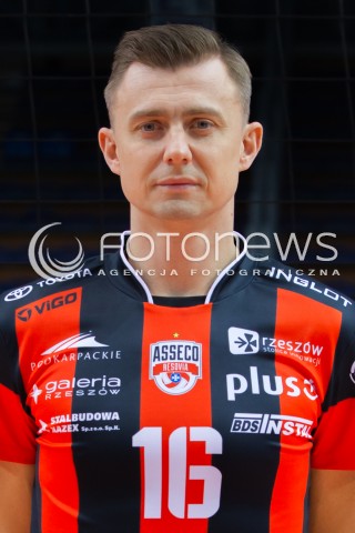  29.09.2014 RZESZOW <br />SESJA ZDJECIOWA SIATKARZY ASSECO RESOVIA<br />N/Z KRZYSZTOF IGNACZAK<br /> 