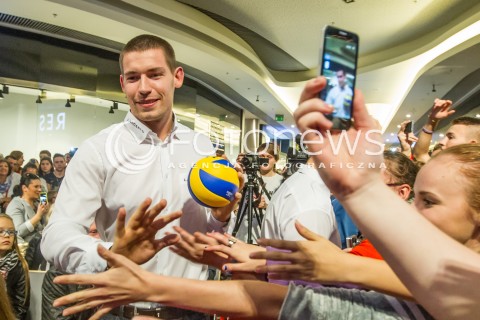  01.10.2014 RZESZOW <br />PREZENTACJA SIATKARZY ASSECO RESOVIA W GALERII RZESZOW<br />N/Z DAWID KONARSKI<br /> 