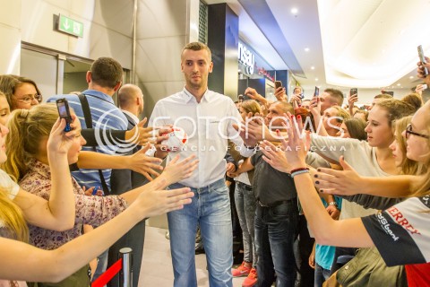  01.10.2014 RZESZOW <br />PREZENTACJA SIATKARZY ASSECO RESOVIA W GALERII RZESZOW<br />N/Z LUKASZ PERLOWSKI<br /> 