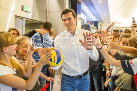  01.10.2014 RZESZOW <br />PREZENTACJA SIATKARZY ASSECO RESOVIA W GALERII RZESZOW<br />N/Z RAFAL BUSZEK<br /> 