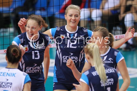  03.10.2014 RZESZOW<br />SIATKOWKA ORLEN LIGA 2014/2015 WOMEN VOLLEYBALL POLAND POLISH ORLENLIGA LEAGUE SEASON 2014/2015<br />MECZ DEVELOPRES SKYRES RZESZOW - CHEMIK POLICE<br />N/Z KATARZYNA MROZ IZABELA KOWALINSKA RADOSC EMOCJE <br /> 