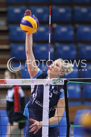  03.10.2014 RZESZOW<br />SIATKOWKA ORLEN LIGA 2014/2015 WOMEN VOLLEYBALL POLAND POLISH ORLENLIGA LEAGUE SEASON 2014/2015<br />MECZ DEVELOPRES SKYRES RZESZOW - CHEMIK POLICE<br />N/Z IZABELA KOWALINSKA SYLWETKA ATAK<br /> 