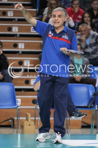  03.10.2014 RZESZOW<br />SIATKOWKA ORLEN LIGA 2014/2015 WOMEN VOLLEYBALL POLAND POLISH ORLENLIGA LEAGUE SEASON 2014/2015<br />MECZ DEVELOPRES SKYRES RZESZOW - CHEMIK POLICE<br />N/Z GIUSEPPE CUCCARINI HEAD COACH ( TRENER ) SYLWETKA <br /> 