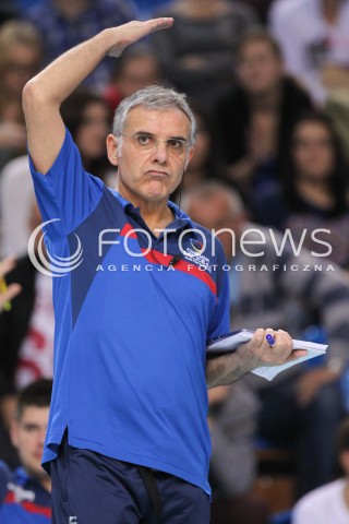  03.10.2014 RZESZOW<br />SIATKOWKA ORLEN LIGA 2014/2015 WOMEN VOLLEYBALL POLAND POLISH ORLENLIGA LEAGUE SEASON 2014/2015<br />MECZ DEVELOPRES SKYRES RZESZOW - CHEMIK POLICE<br />N/Z GIUSEPPE CUCCARINI HEAD COACH ( TRENER ) SYLWETKA <br /> 