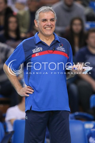  03.10.2014 RZESZOW<br />SIATKOWKA ORLEN LIGA 2014/2015 WOMEN VOLLEYBALL POLAND POLISH ORLENLIGA LEAGUE SEASON 2014/2015<br />MECZ DEVELOPRES SKYRES RZESZOW - CHEMIK POLICE<br />N/Z GIUSEPPE CUCCARINI HEAD COACH ( TRENER ) SYLWETKA RADOSC EMOCJE <br /> 