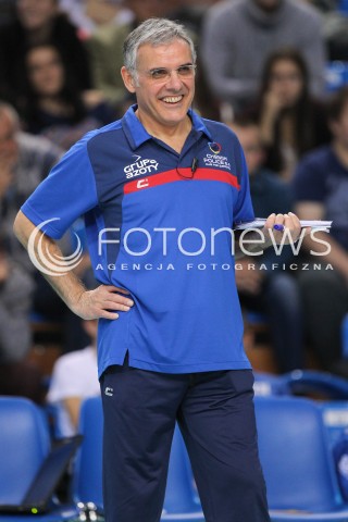  03.10.2014 RZESZOW<br />SIATKOWKA ORLEN LIGA 2014/2015 WOMEN VOLLEYBALL POLAND POLISH ORLENLIGA LEAGUE SEASON 2014/2015<br />MECZ DEVELOPRES SKYRES RZESZOW - CHEMIK POLICE<br />N/Z GIUSEPPE CUCCARINI HEAD COACH ( TRENER ) SYLWETKA <br /> 