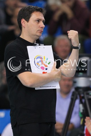  03.10.2014 RZESZOW<br />SIATKOWKA ORLEN LIGA 2014/2015 WOMEN VOLLEYBALL POLAND POLISH ORLENLIGA LEAGUE SEASON 2014/2015<br />MECZ DEVELOPRES SKYRES RZESZOW - CHEMIK POLICE<br />N/Z MARCIN WOJTOWICZ - TRENER ( HEAD COACH ) SYLWETKA RADOSC EMOCJE <br /> 