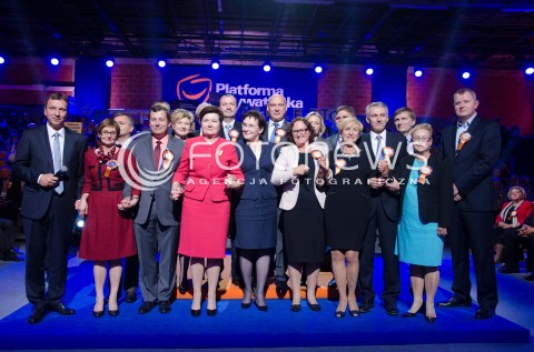  04.10.2014 WARSZAWA WARSZAWSKA KONWENCJA PLATFORMY OBYWATELSKIEJ INAUGURUJACA KAMPANIE WYBORCZA PRZED WYBORAMI SAMORZADOWYMI N/Z PREMIER EWA KOPACZ PREZYDENT WARSZAWY HANNA GRONKIEWICZ WALTZ KANDYDACI DO WYBOROW SAMORZADOWYCH JEDYNKI   
