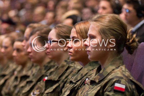  10.10.2014 LODZ WIZYTA PREZYDENTA RP W LODZI Z OKAZJI INAUGURACJI ROKU AKADEMICKIEGO WYDZIALU MEDYCZNEGO UNIWERSYTETU LODZKIEGO N/Z STUDENCI  