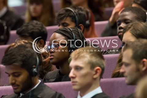  10.10.2014 LODZ WIZYTA PREZYDENTA RP W LODZI Z OKAZJI INAUGURACJI ROKU AKADEMICKIEGO WYDZIALU MEDYCZNEGO UNIWERSYTETU LODZKIEGO N/Z STUDENCI  