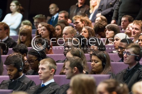  10.10.2014 LODZ WIZYTA PREZYDENTA RP W LODZI Z OKAZJI INAUGURACJI ROKU AKADEMICKIEGO WYDZIALU MEDYCZNEGO UNIWERSYTETU LODZKIEGO N/Z STUDENCI  