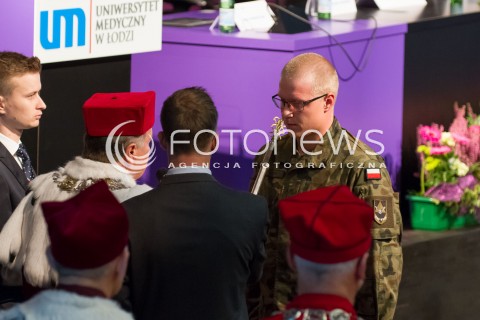  10.10.2014 LODZ WIZYTA PREZYDENTA RP W LODZI Z OKAZJI INAUGURACJI ROKU AKADEMICKIEGO WYDZIALU MEDYCZNEGO UNIWERSYTETU LODZKIEGO N/Z STUDENCI  