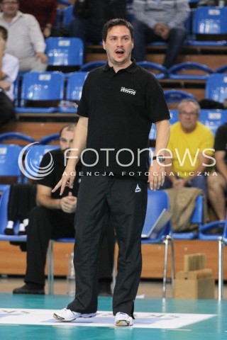  10.10.2014 RZESZOW<br />SIATKOWKA ORLEN LIGA 2014/2015 WOMEN VOLLEYBALL POLAND POLISH ORLENLIGA LEAGUE SEASON 2014/2015<br />MECZ DEVELOPRES SKYRES RZESZOW - BUDOWLANI LODZ<br />N/Z MARCIN WOJTOWICZ - TRENER ( HEAD COACH ) SYLWETKA <br /> 